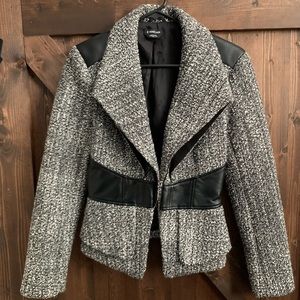 EUC Bebe fitted tweed & faux leather blazer - S